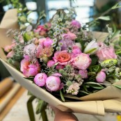 Jardin de Luxe - Extra Large bouquet created with the season’s best blooms.